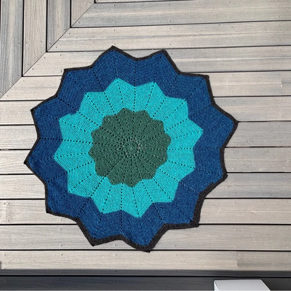 Starburst Crochet Round Blanket in Forest Green, Teal & Deep Blue